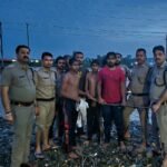 नदी के बीच टापू पर फंसे युवकों के लिए संकटमोचन बनकर पहुँची दून पुलिस