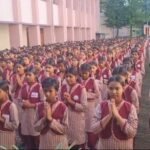 अब स्कूलों की प्रार्थना सभा मे बच्चे पढ़ेंगे श्रीमद्भागवत गीता देखें वीडियो