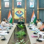 बैंकों की मनमानी पर डीएम सख्तः ‘जनता को परेशान किया तो होगी कार्रवाई, जिले का पैसा जिले के विकास में ही लगेगा’