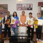 मुख्यमंत्री धामी से मिलीं अंतरराष्ट्रीय स्तर पर पदक जीतने वाली उत्तराखंड की महिला मुक्केबाज, मुख्यमंत्री ने किया सम्मानित